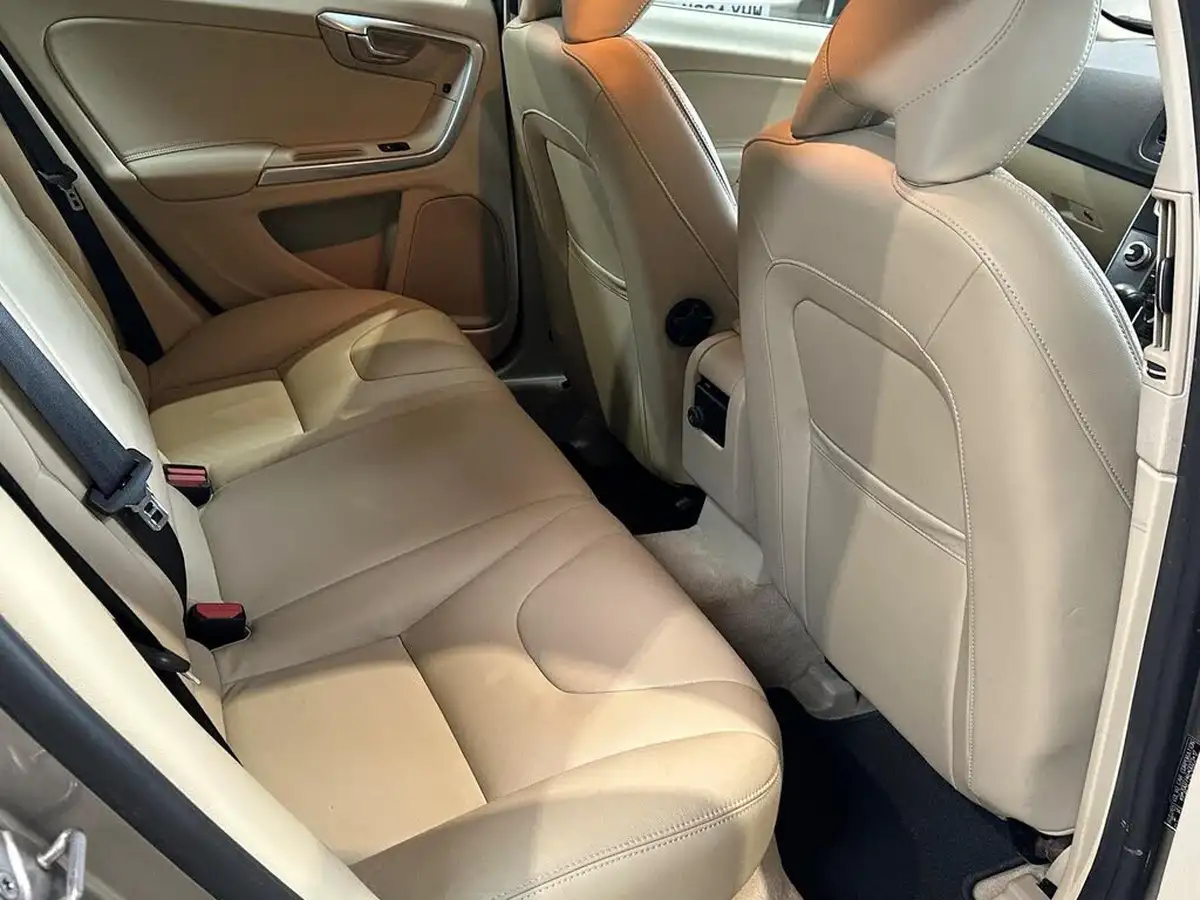 2014-volvo-v60-16td-d2-se-lux-big-20
