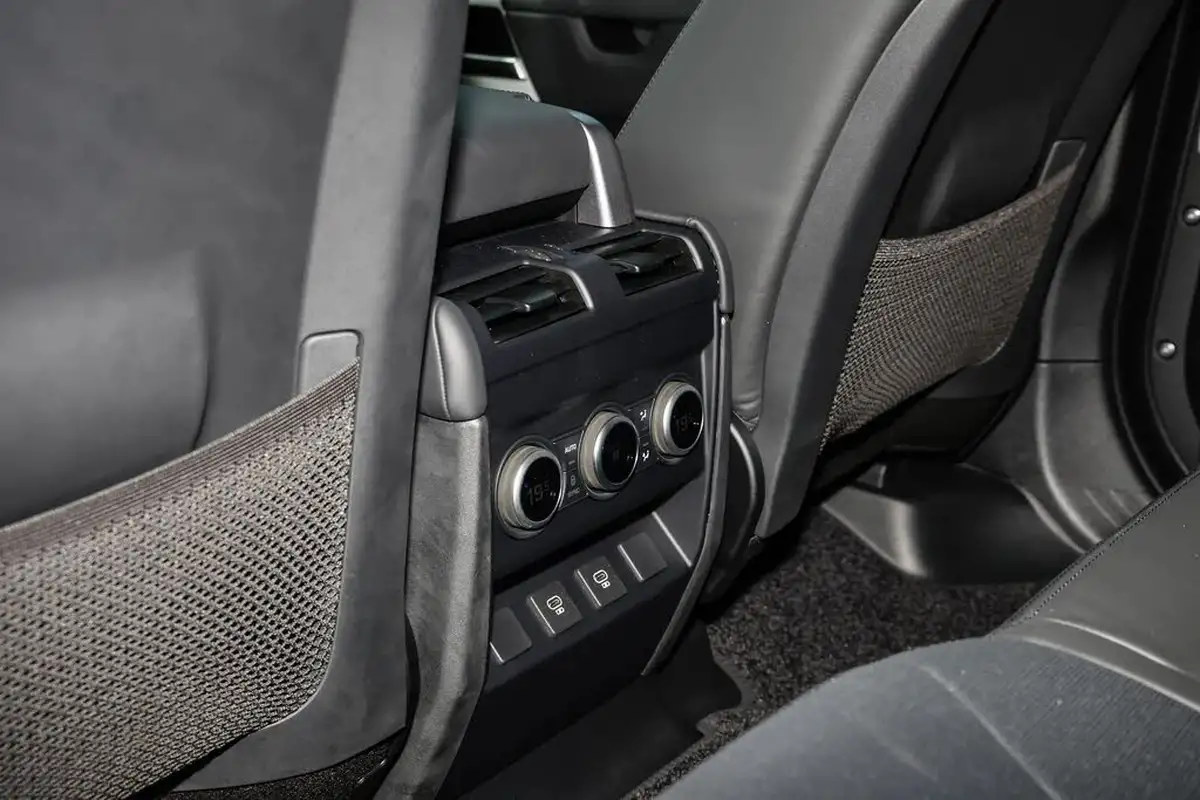 2024-land-rover-110-defender-30-d300-x-dynamic-hse-big-22