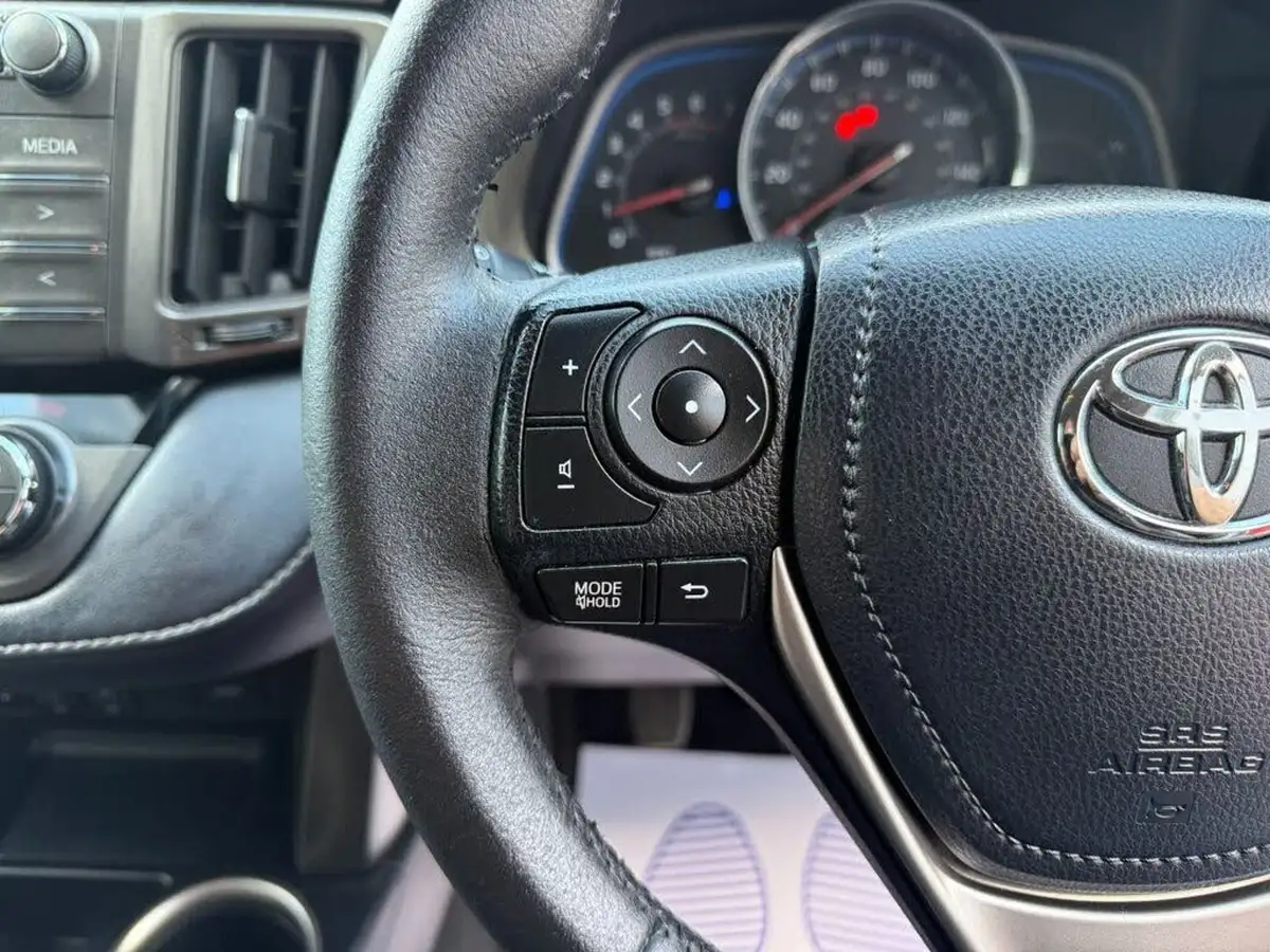 2014-toyota-rav4-22td-invincible-22d-4d-nav-big-21