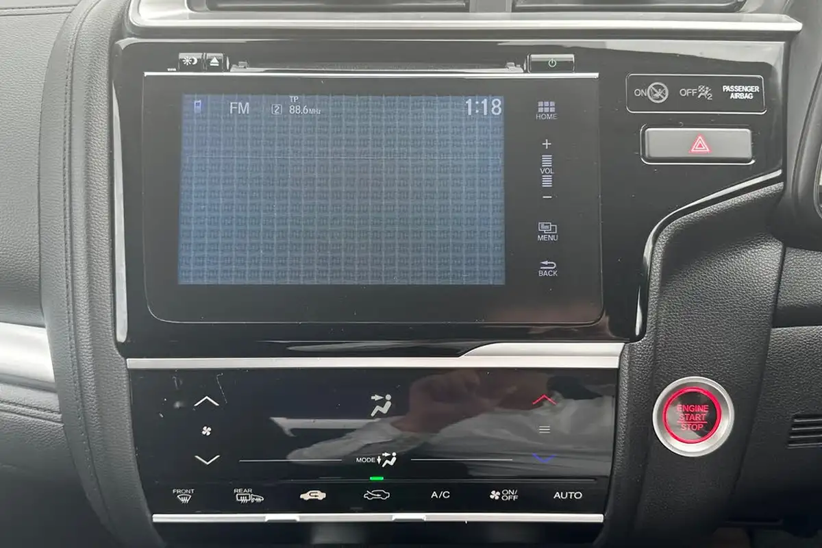 2018-honda-jazz-13-i-vtec-ex-navi-cvt-big-44
