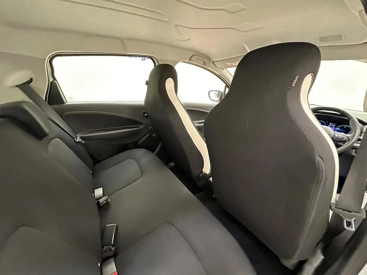 2021-renault-zoe-e-i-play-big-17