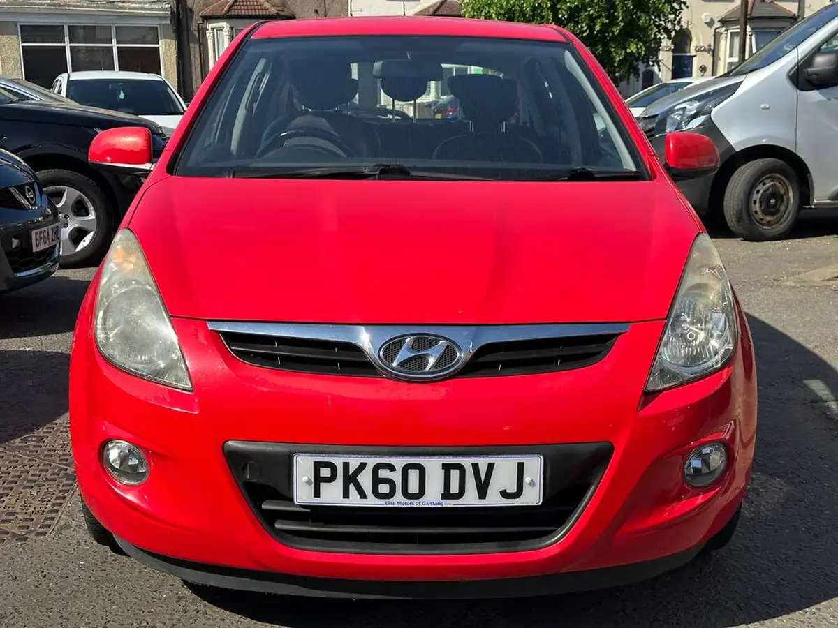 2010-hyundai-i20-14-style-big-2