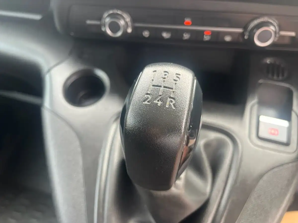 2021-peugeot-partner-15-bluehdi-1000-professional-100ps-eu6dt-panel-big-31