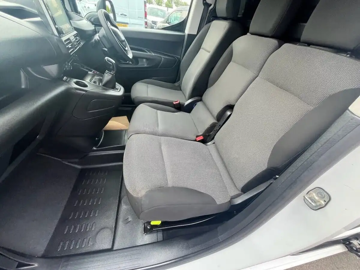 2021-peugeot-partner-15-bluehdi-1000-professional-100ps-eu6dt-panel-big-10