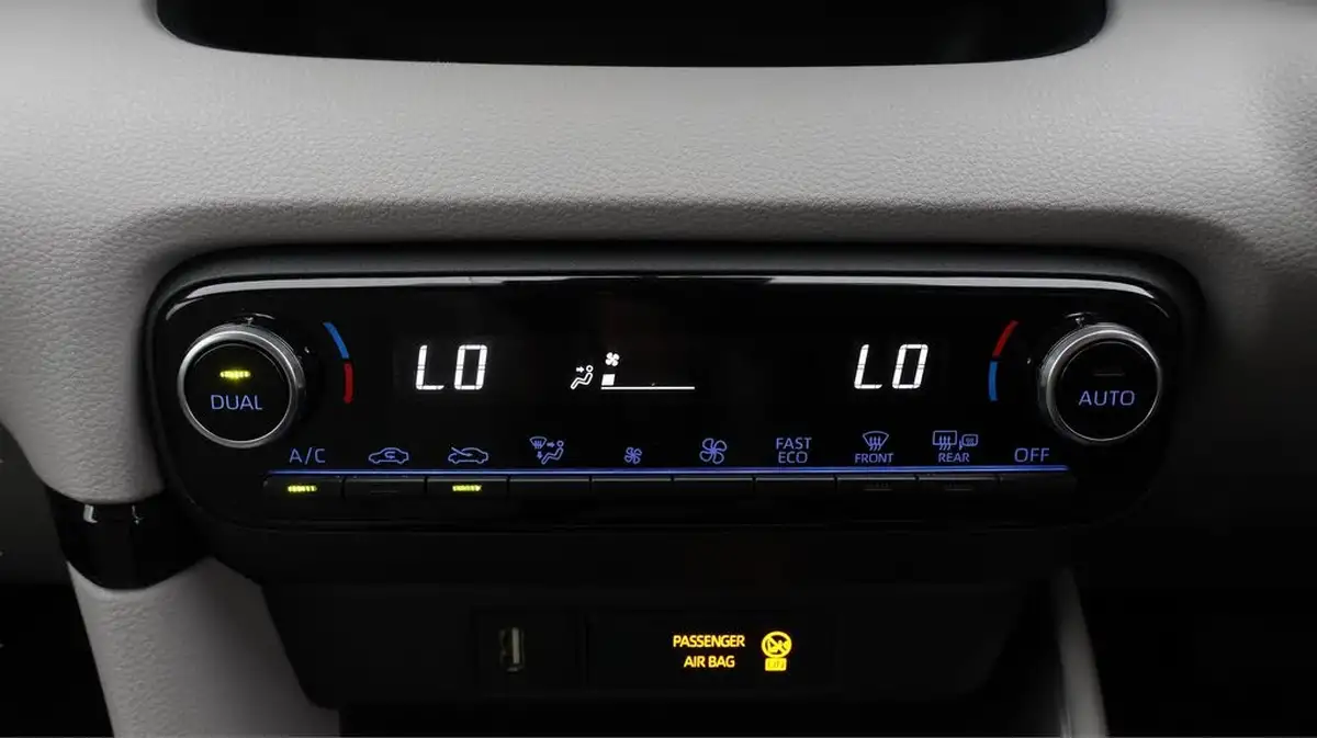 2022-toyota-yaris-15-vvt-i-excel-big-12