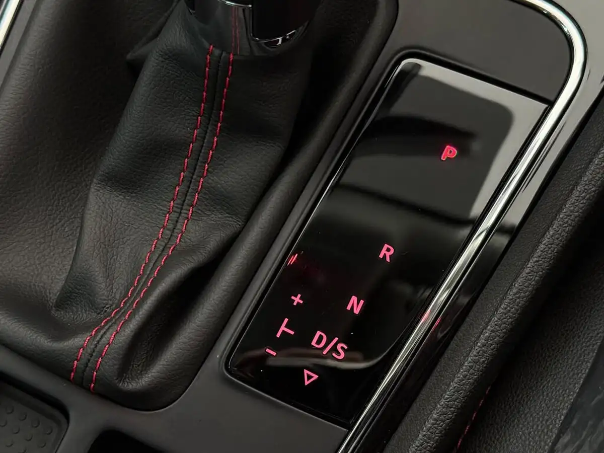 2019-seat-leon-20-tsi-fr-hatchback-big-41