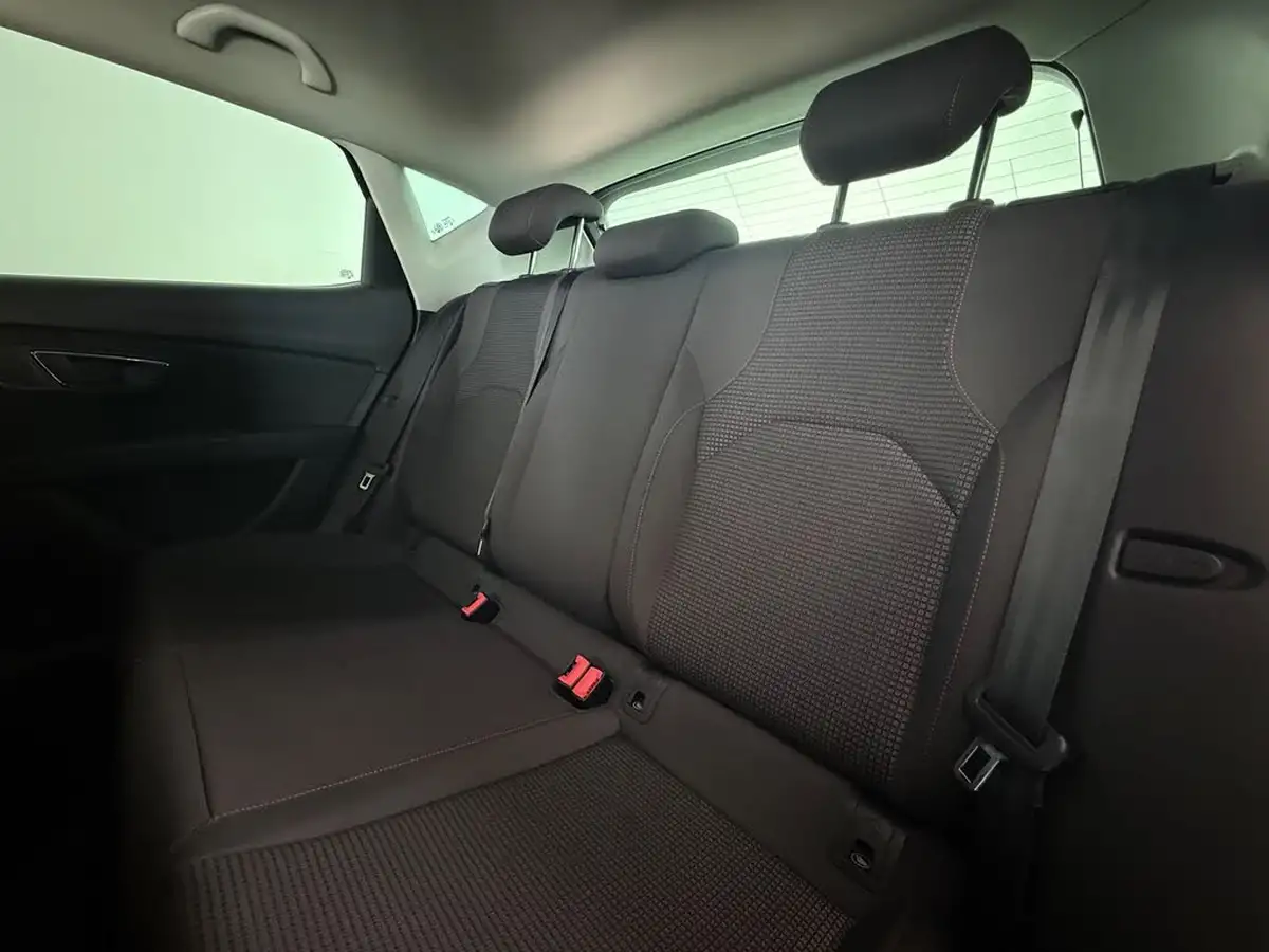 2019-seat-leon-20-tsi-fr-hatchback-big-17