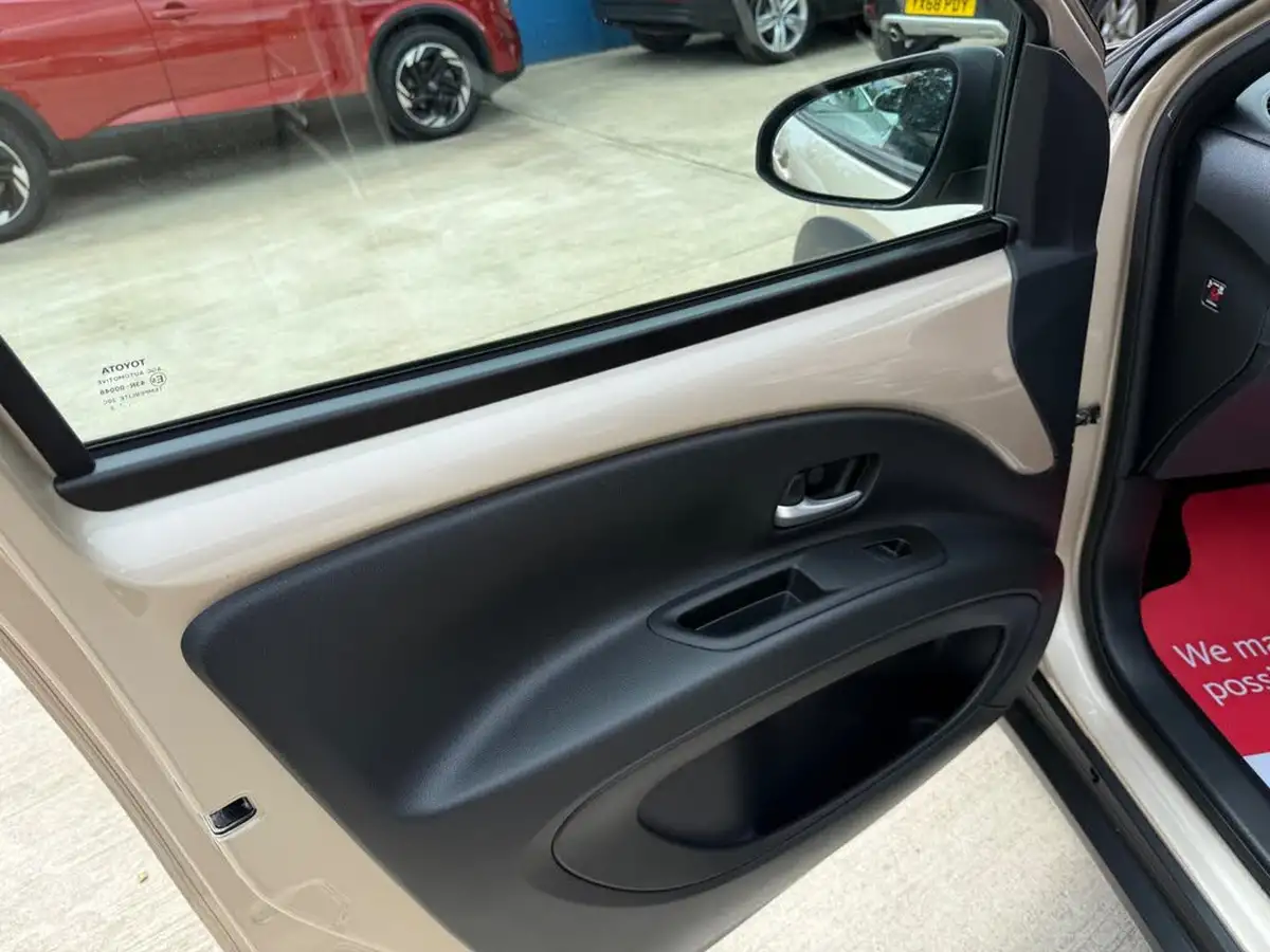 2022-toyota-aygo-x-10-vvt-i-edge-cvt-big-11