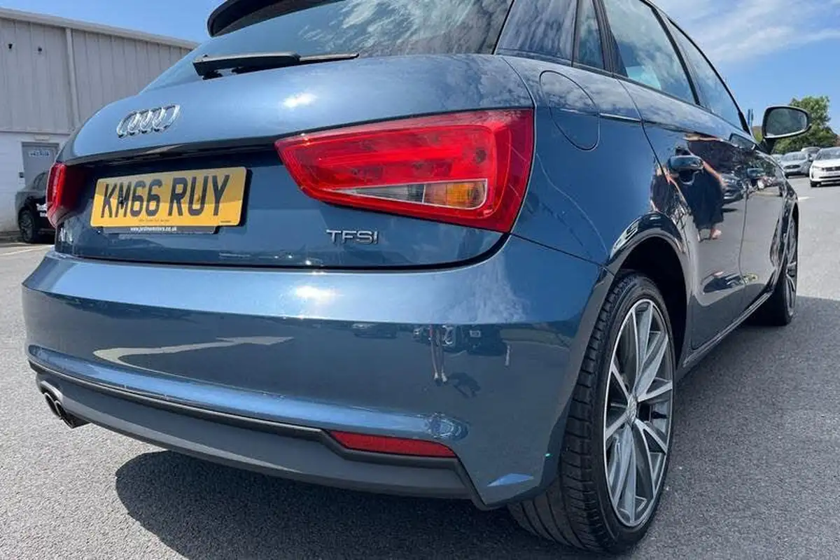 2016-audi-a1-14-tfsi-sportback-5d-big-39