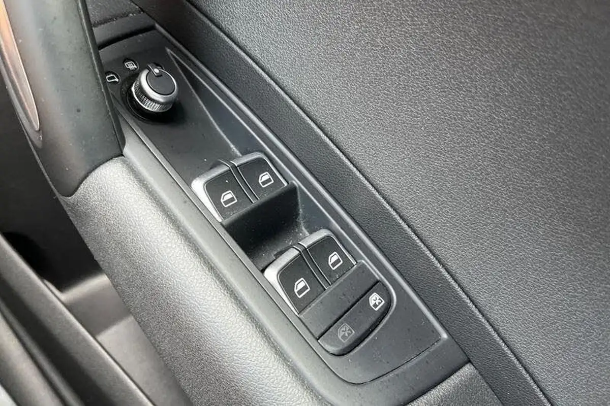2016-audi-a1-14-tfsi-sportback-5d-big-15