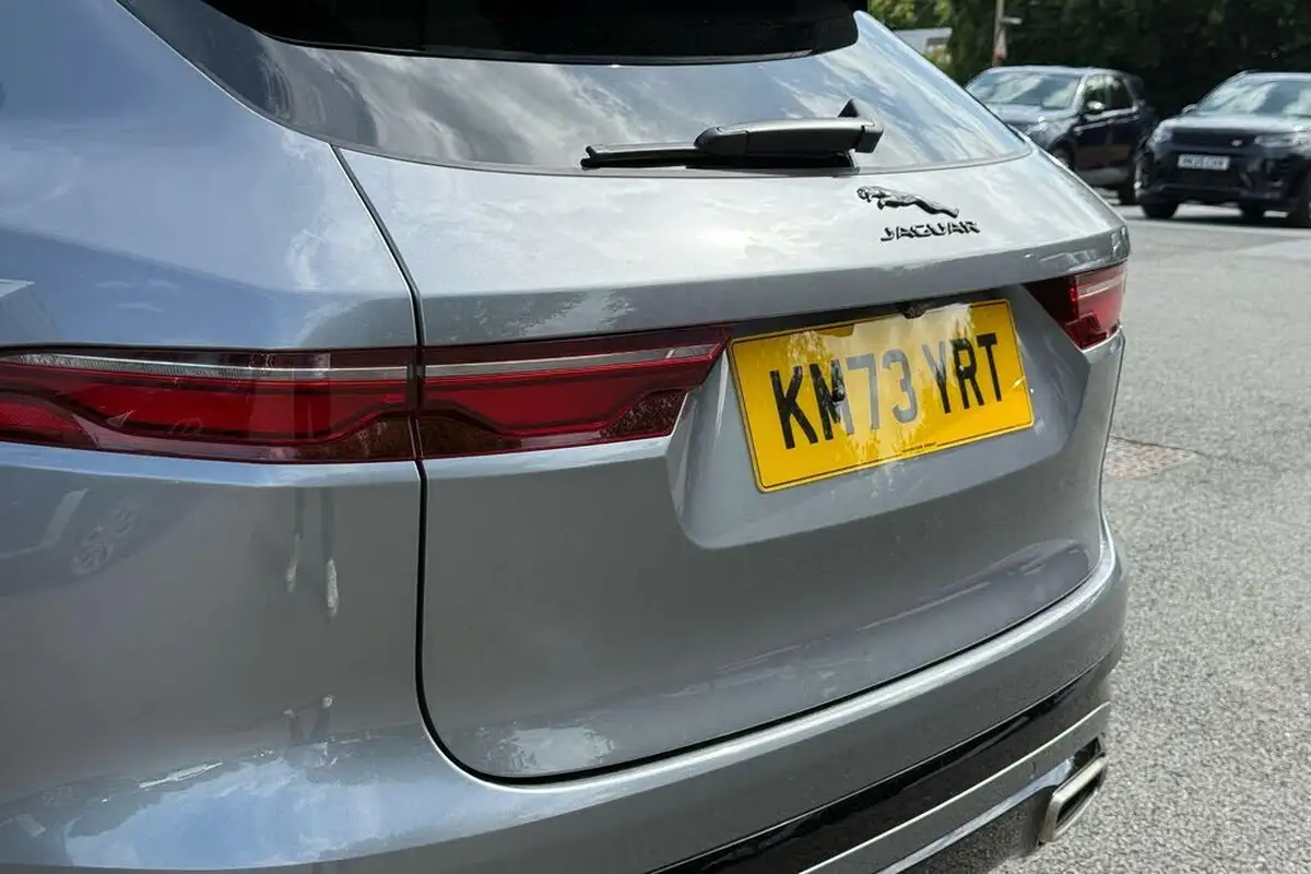2023-jaguar-f-pace-30-d300-r-dynamic-hse-black-big-46