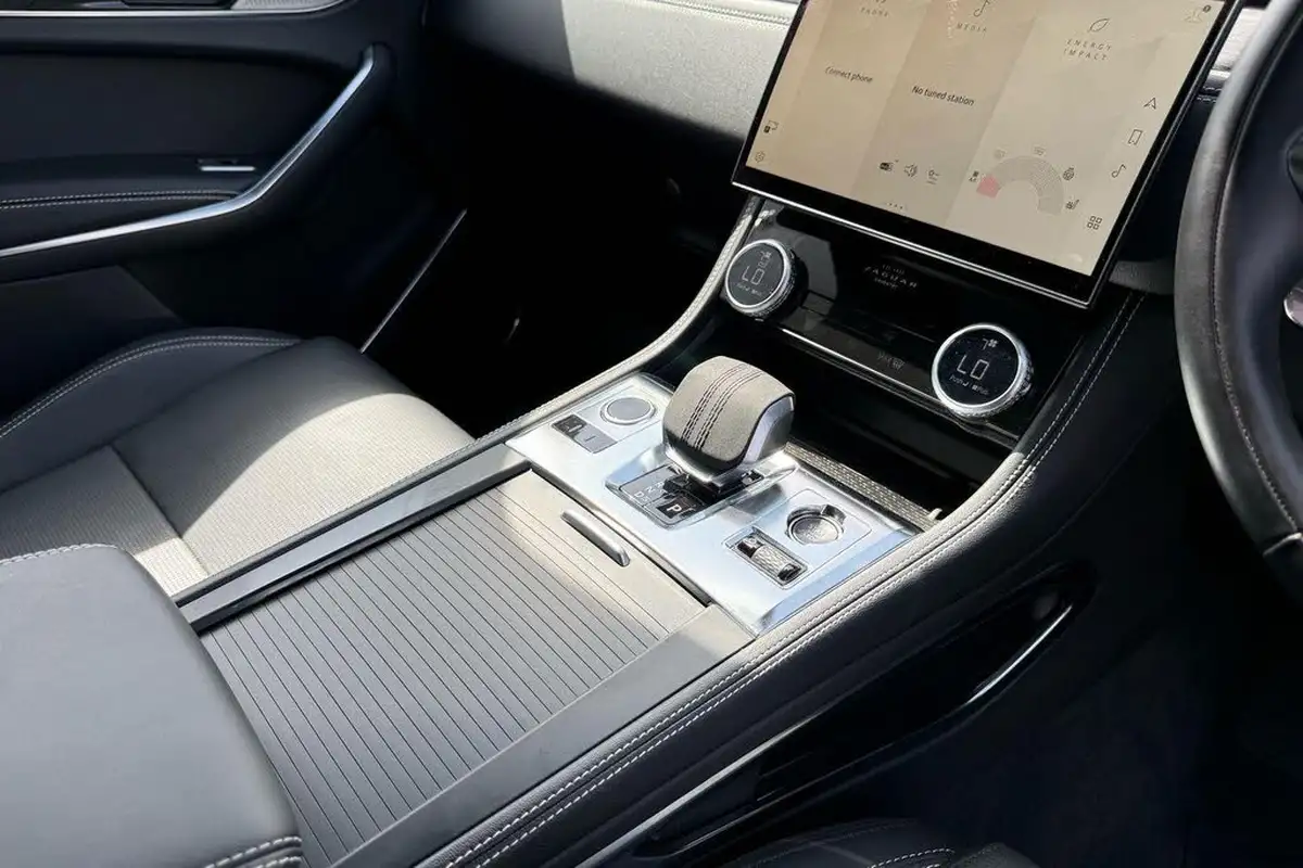 2023-jaguar-f-pace-30-d300-r-dynamic-hse-black-big-18