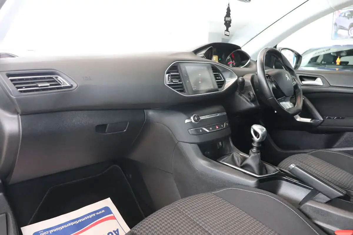 2018-peugeot-308-sw-15-bluehdi-active-15-bluehdi-130bhp-big-3
