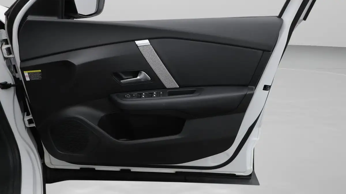 2023-citroen-c4-12-puretech-c-series-edition-eat8-big-15