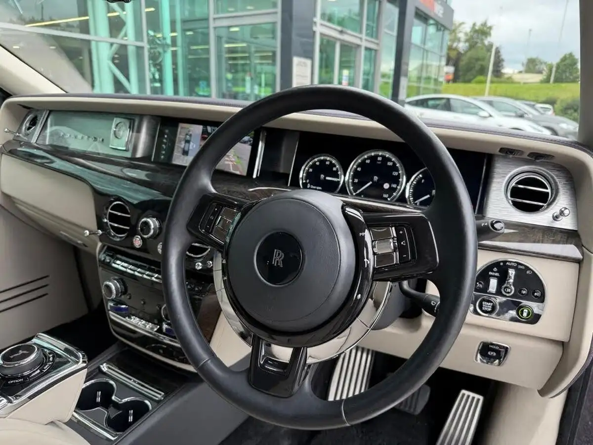 2018-rolls-royce-phantom-67-big-23