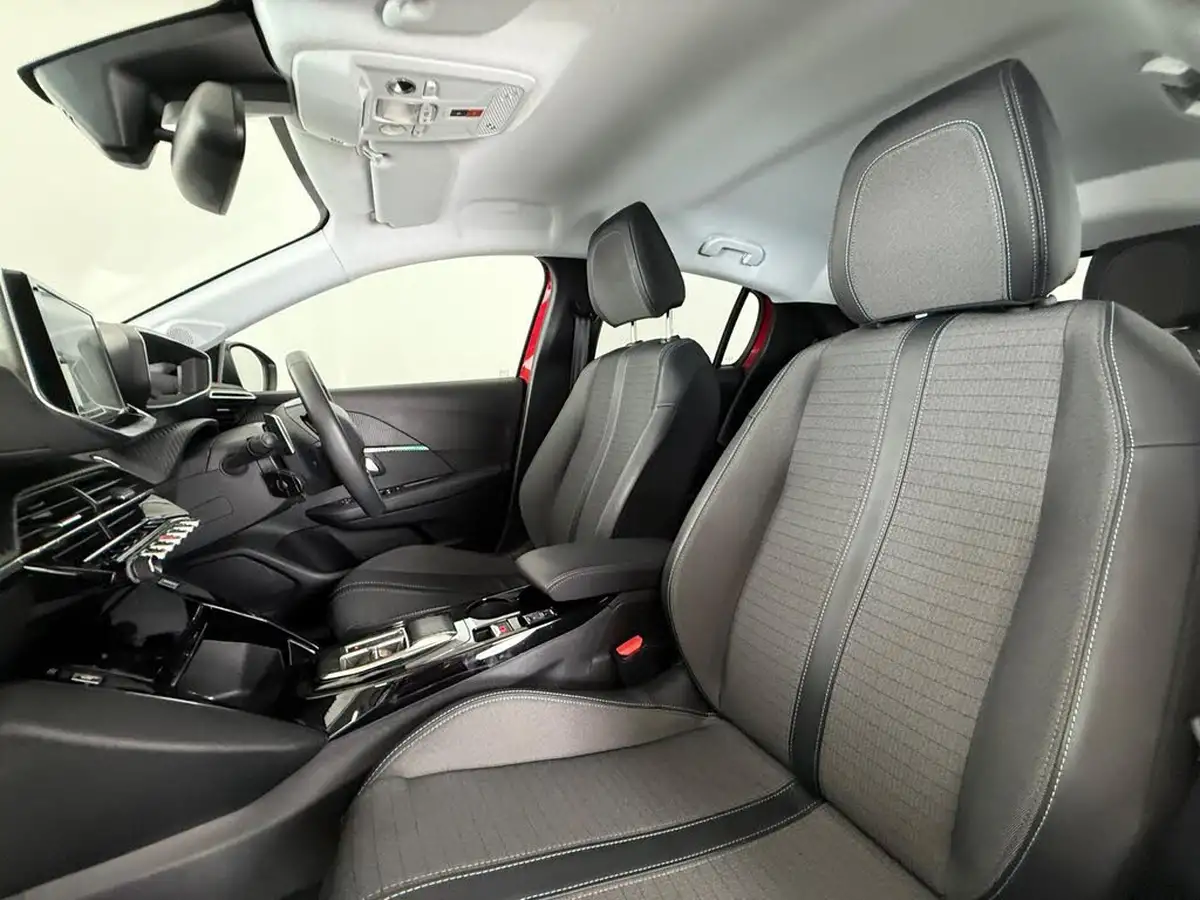 2022-peugeot-208-12-puretech-allure-premium-100bhp-eat8-big-16