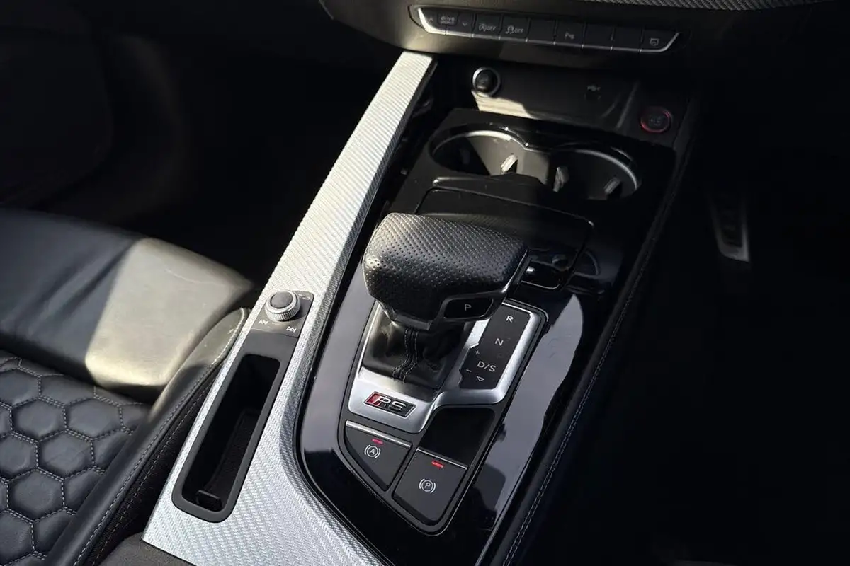 2022-audi-rs4-avant-29-tfsi-big-42
