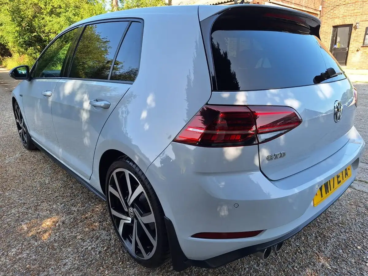 2017-volkswagen-golf-20tdi-gtd-ss-hatchback-5d-big-6
