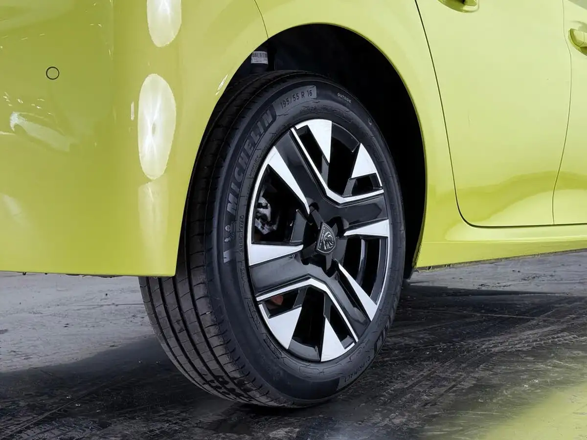 2024-peugeot-208-12-puretech-allure-big-9
