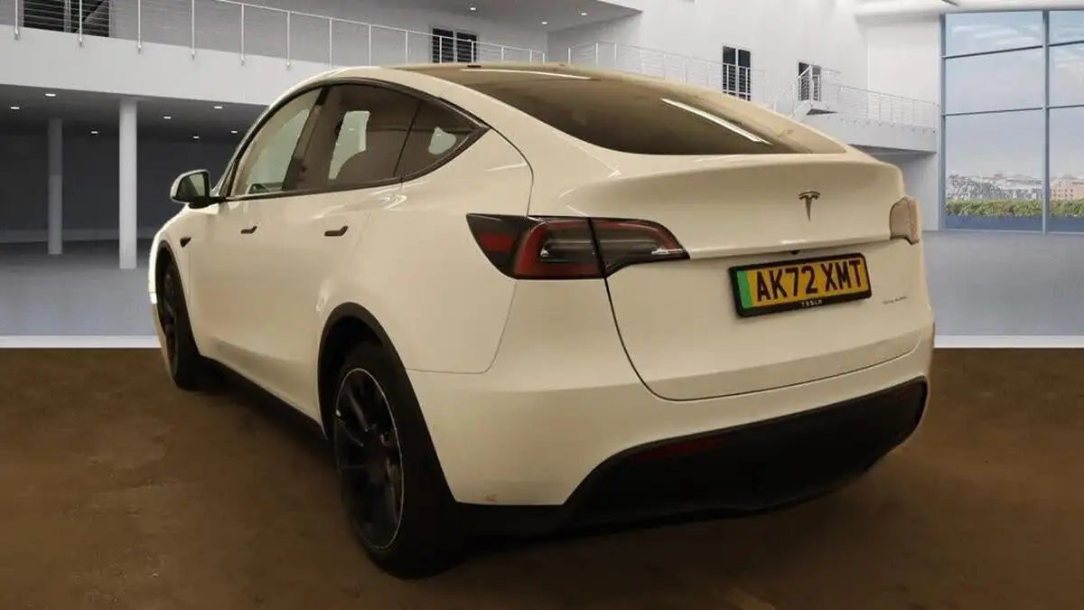 2022-tesla-model-y-e-long-range-big-1