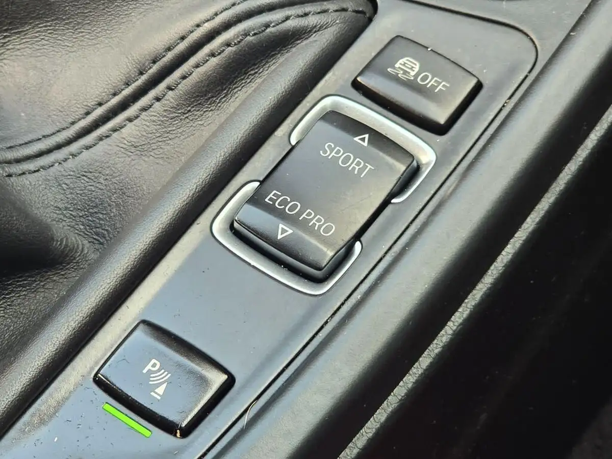 2016-bmw-3-series-20td-318d-m-sport-saloon-4d-big-19
