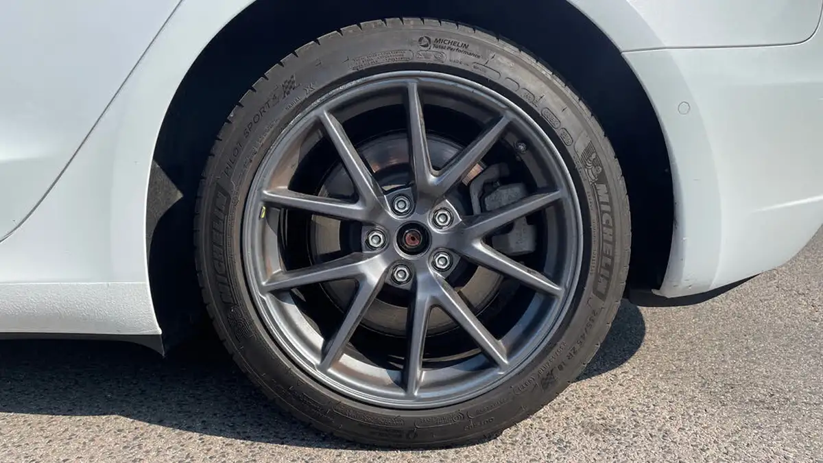 2021-tesla-model-3-e-long-range-4x4-big-17