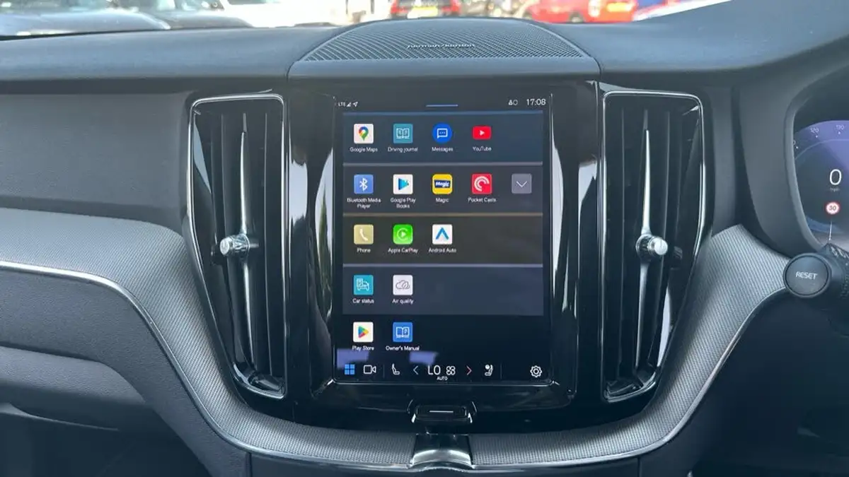 2022-volvo-xc60-20-b5-plus-big-11