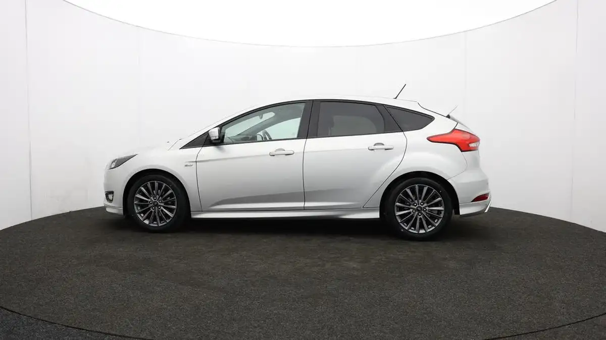 2018-ford-focus-10t-st-line-140ps-hatchback-big-72