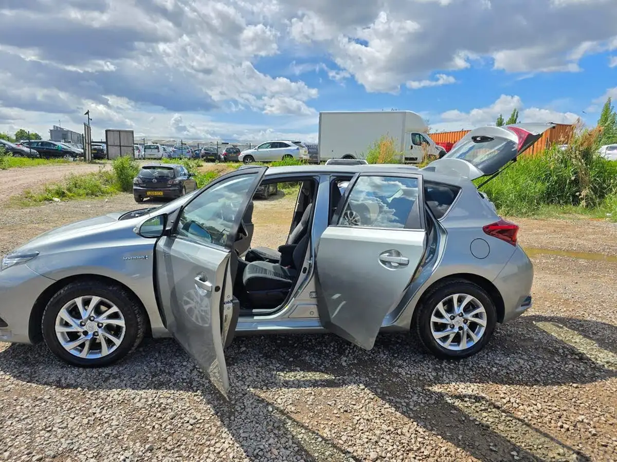 2016-toyota-auris-18-vvt-i-hsd-icon-hatchback-big-11