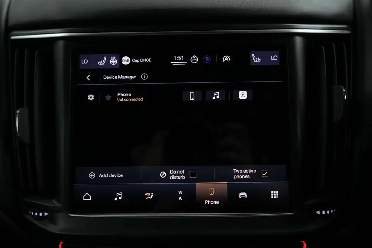 2021-maserati-levante-38-trofeo-big-39