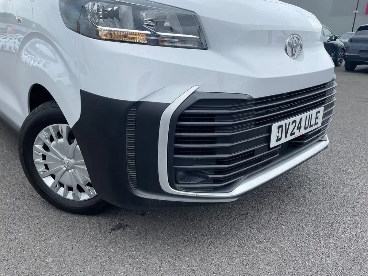 2024-toyota-proace-15d-icon-medium-without-plyliningrear-view-camera-big-32