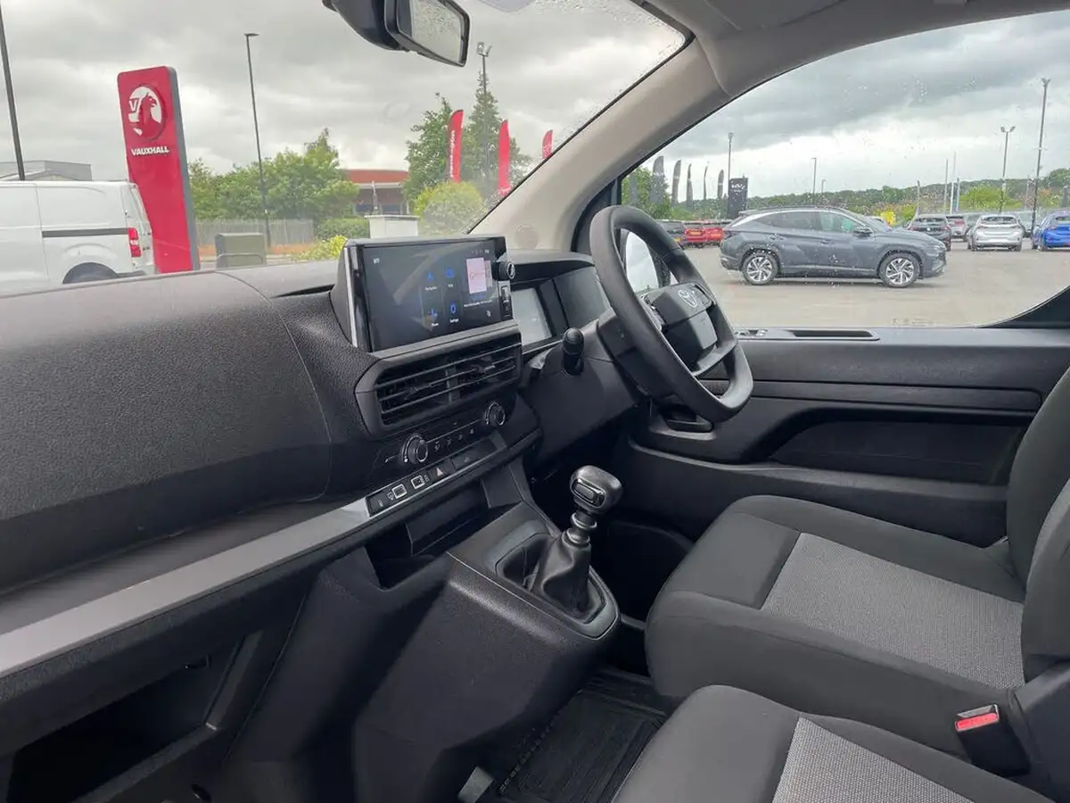 2024-toyota-proace-15d-icon-medium-without-plyliningrear-view-camera-big-8