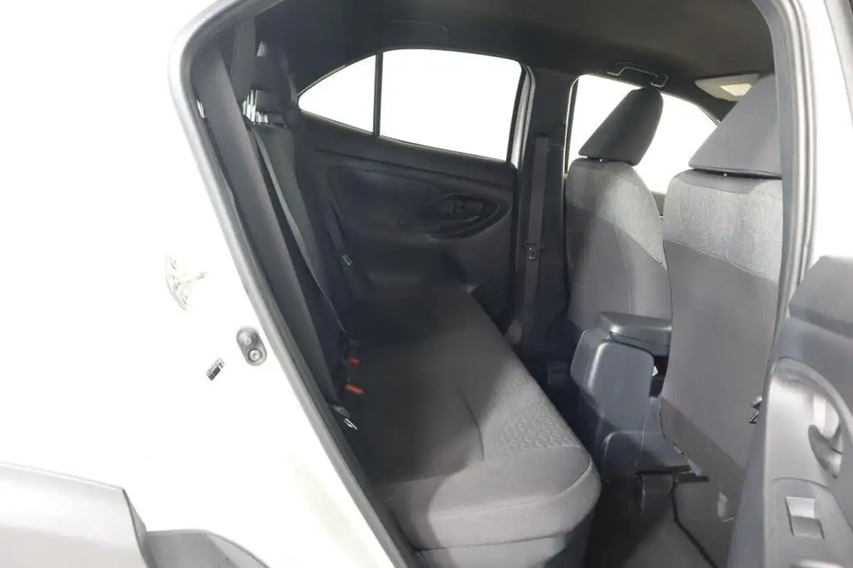 2022-toyota-yaris-15-vvt-i-design-panoramic-roof-big-15