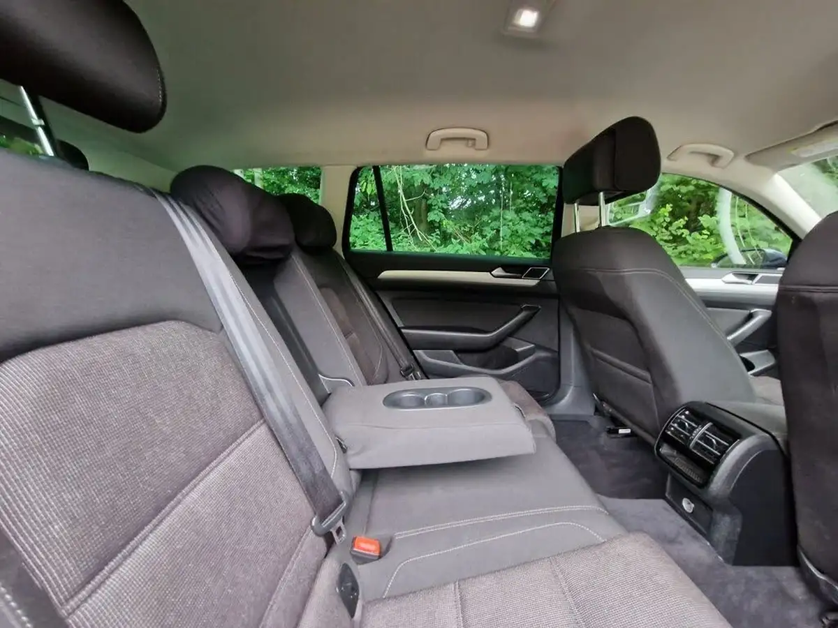 2016-volkswagen-passat-20tdi-se-business-estate-5d-big-40
