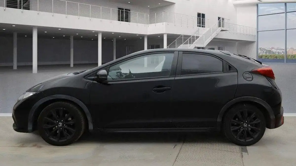 2014-honda-civic-16td-black-edition-hatchback-big-10