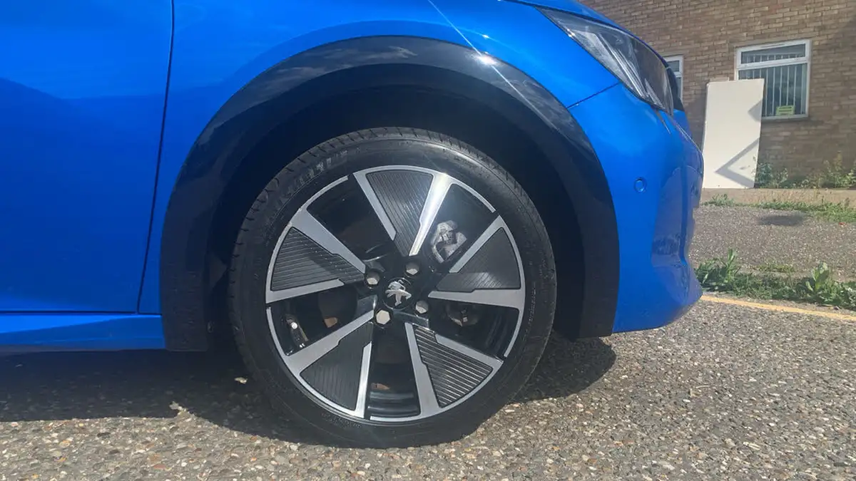 2022-peugeot-208-e-gt-136bhp-50kwh-big-16