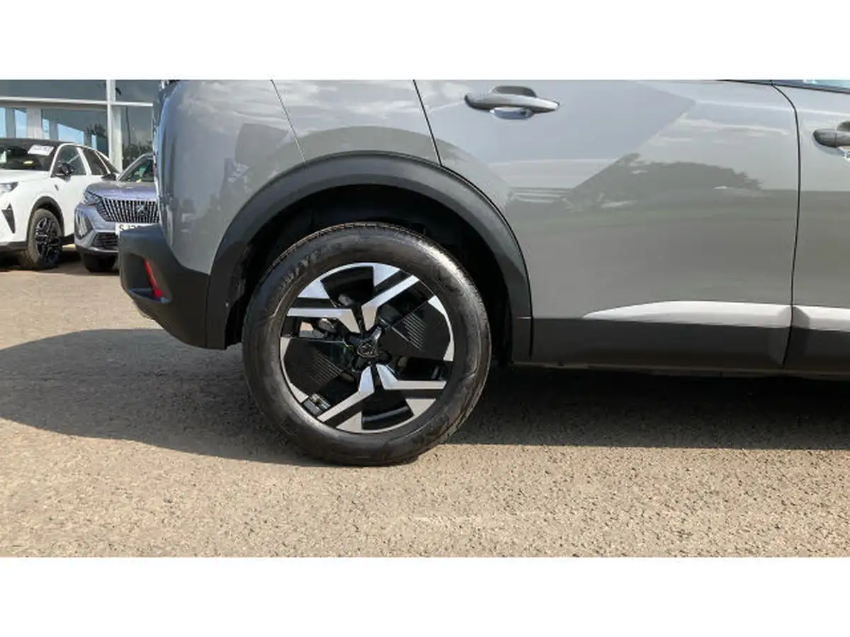 2024-peugeot-2008-suv-12-puretech-gt-130ps-eat8-big-6