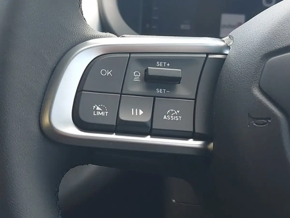 2025-jeep-avenger-12-gse-summit-big-16