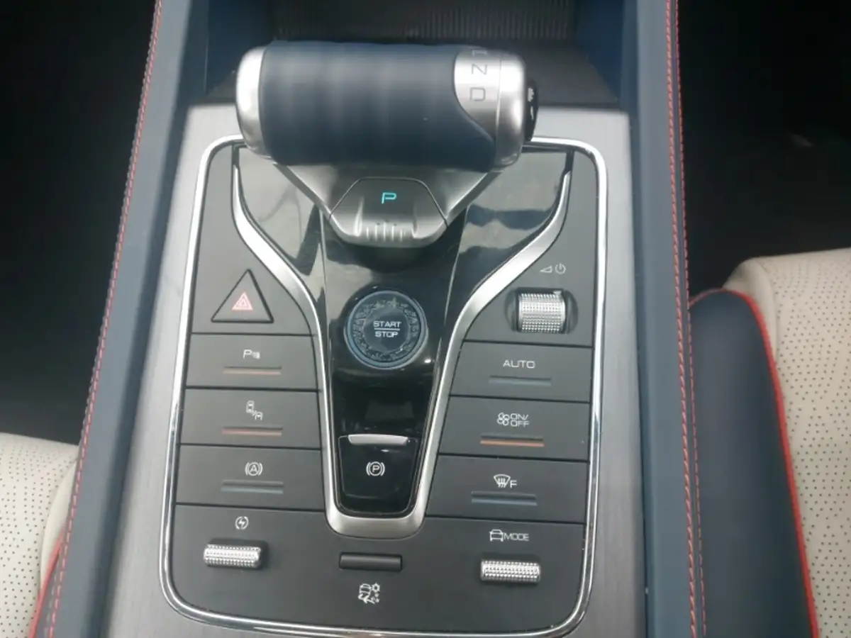 2022-kgm-ssangyong-tivoli-15-ultimate-auto-big-14