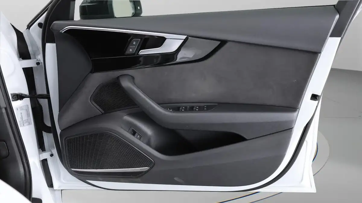 2022-audi-a4-avant-20-35-tfsi-black-edition-s-tronic-big-15