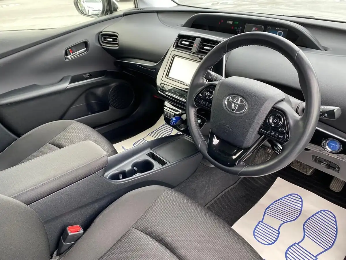 2019-toyota-prius-big-21