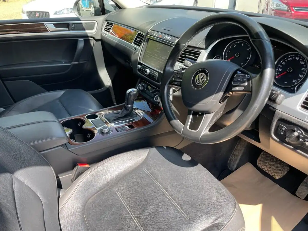 2015-volkswagen-touareg-30td-se-262ps-bmtss-big-14