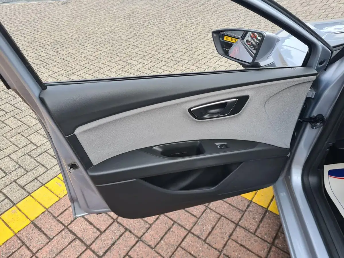 2020-seat-leon-16tdi-se-estate-big-38