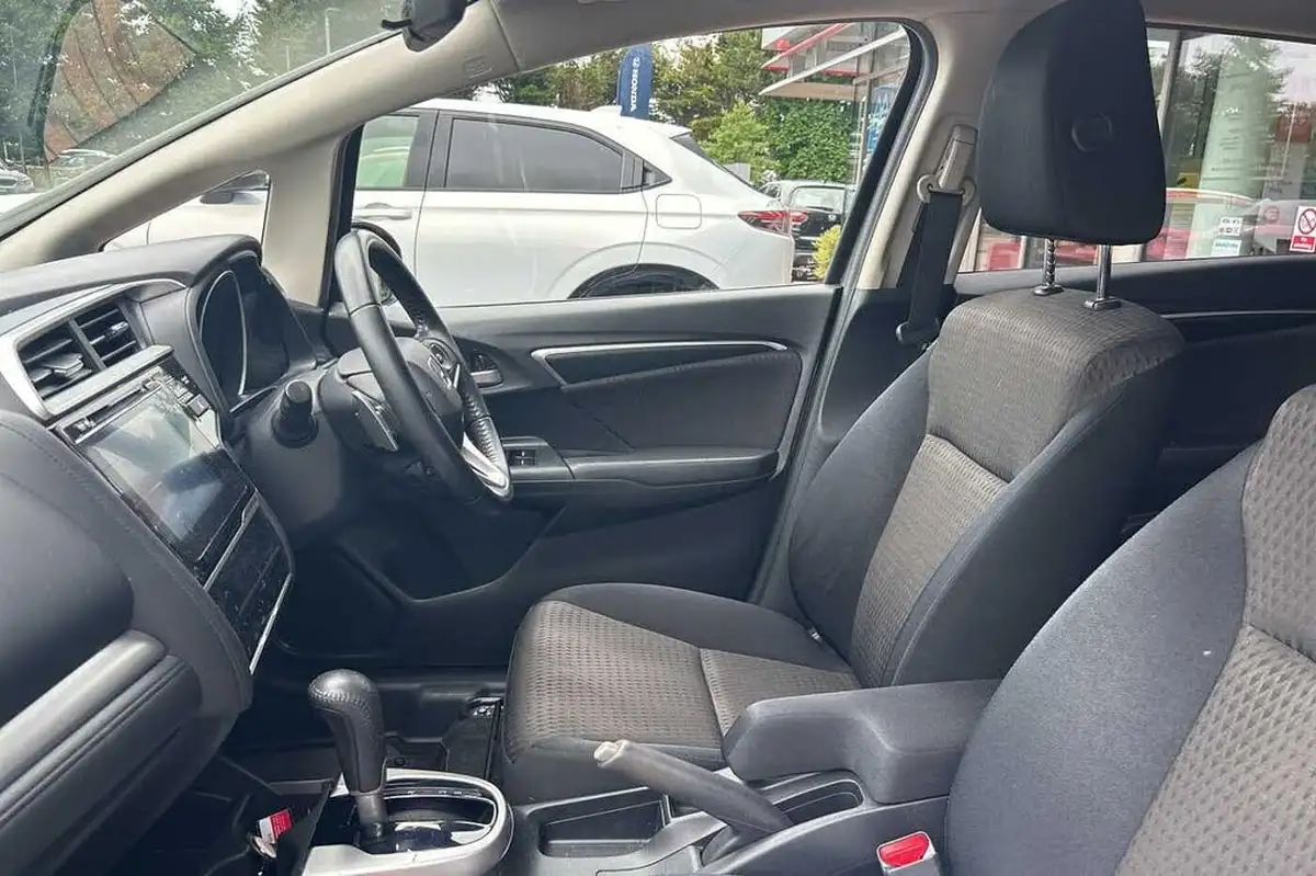 2019-honda-jazz-13-i-vtec-ex-cvt-big-1