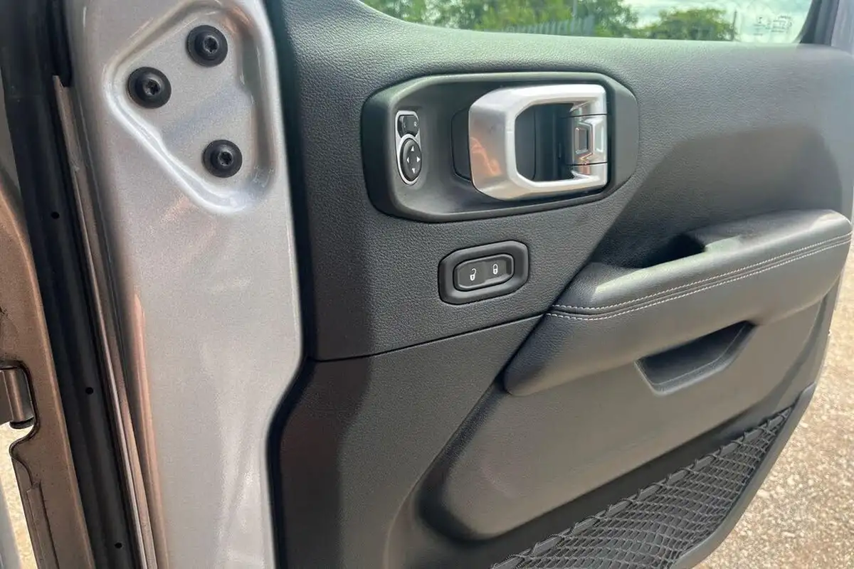 2019-jeep-wrangler-20-gme-sahara-hard-5d-big-27