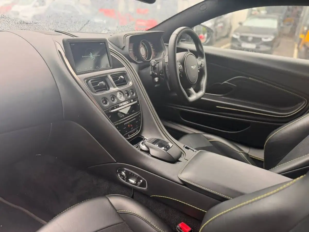 2022-aston-martin-db11-40-v8-528bhp-ss-big-17