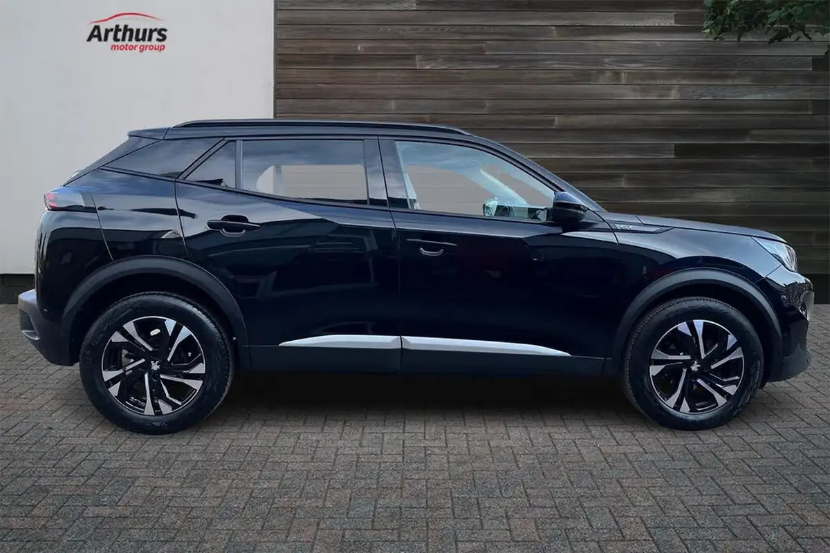 2022-peugeot-2008-suv-12-puretech-gt-big-1