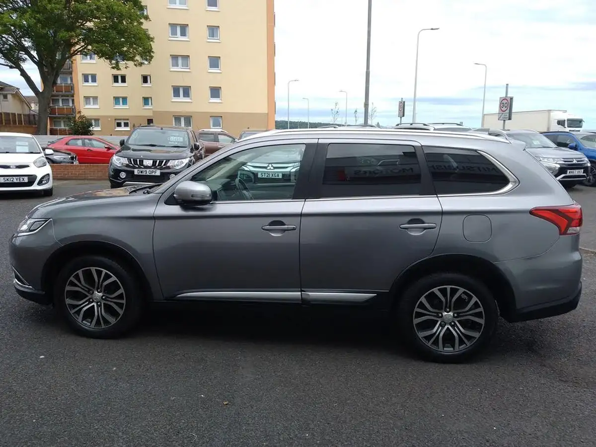 2018-mitsubishi-outlander-22di-d-juro-big-4