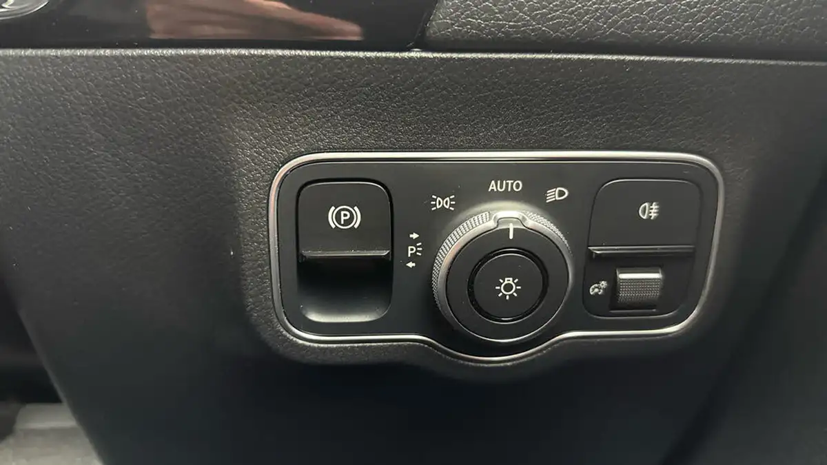 2022-mercedes-benz-eqa-e-eqa-300-amg-line-big-26