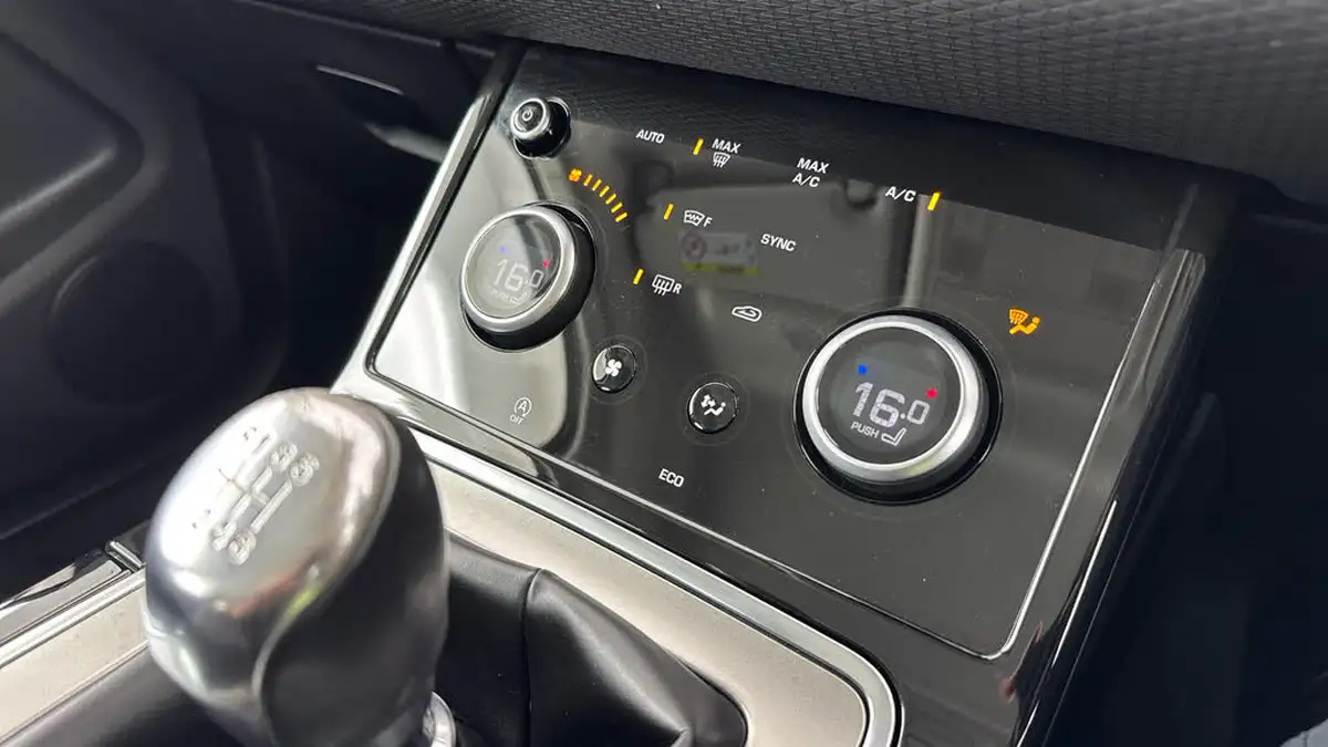 2022-land-rover-range-rover-evoque-20-d165-s-big-18